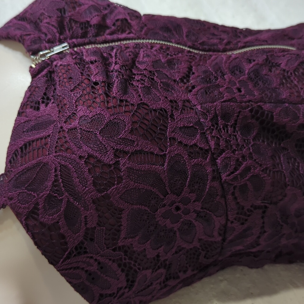 Merlot Floral Lace Zip Up Tank Top - Picture 3 of 10
